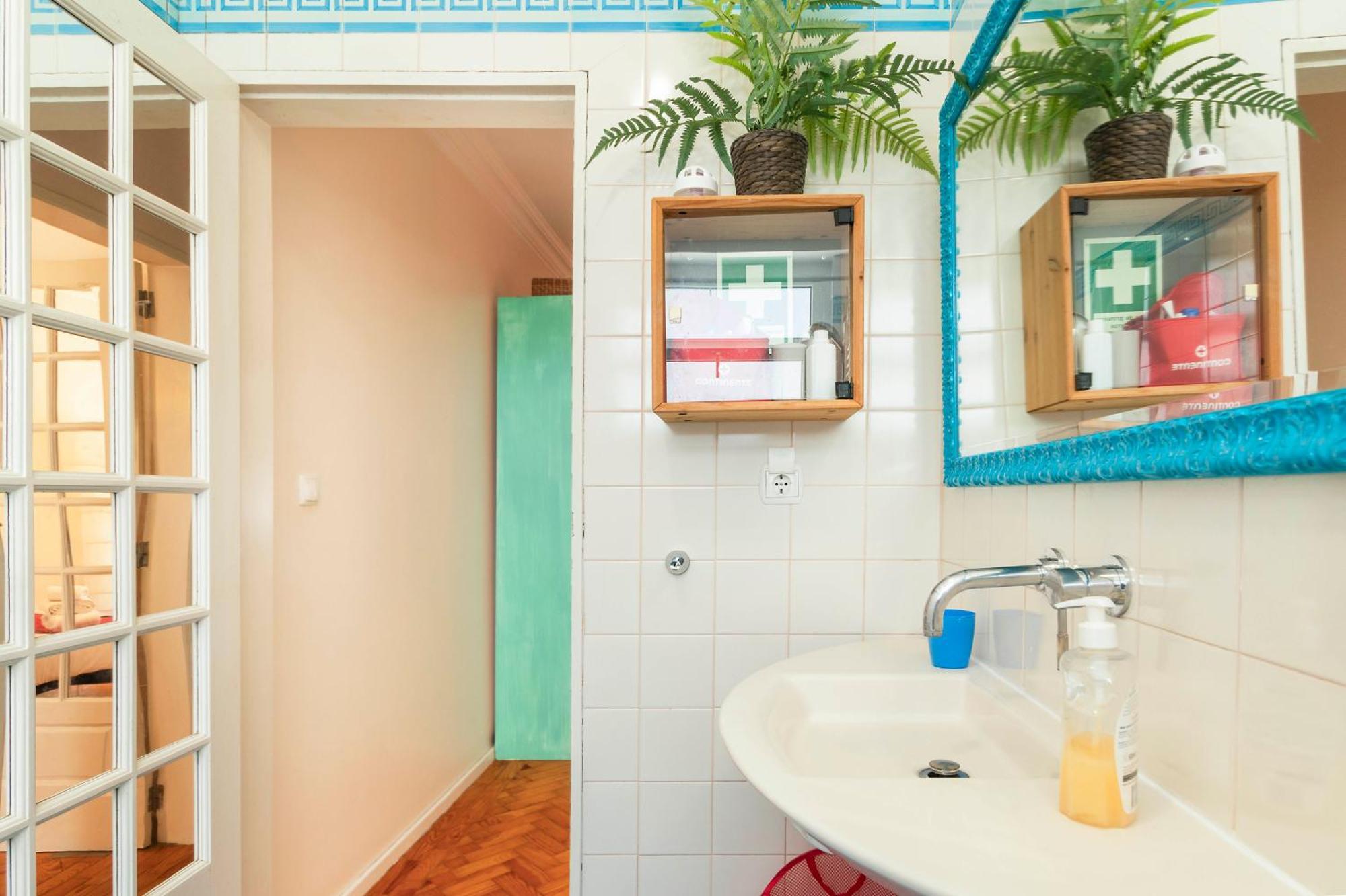 Nesha Guesthouse Lisbon Exterior photo